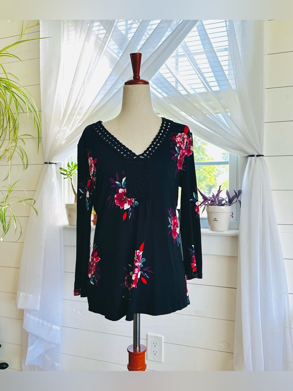 Daniel Rainn Elura Detailed V-Neck Lace Knit Small Black Floral NWT